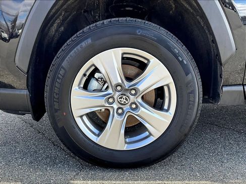 Used 2025 Toyota RAV4 XLE AWD/4WD image 7