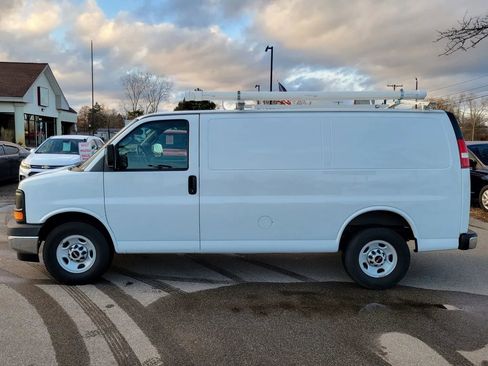 Used 2017 GMC Savana 2500 image 7