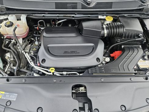 Used 2023 Chrysler Pacifica Touring-L FWD image 22