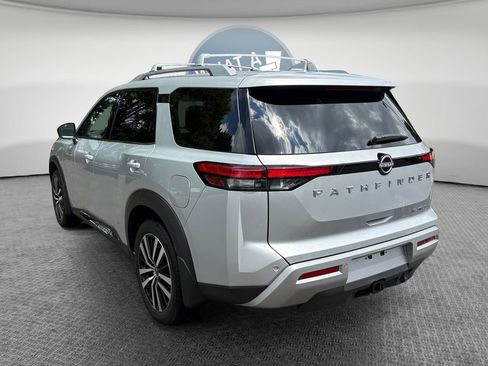 Used 2025 Nissan Pathfinder Platinum FWD image 6