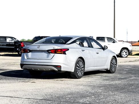Used 2024 Nissan Altima 2.5 SV image 5