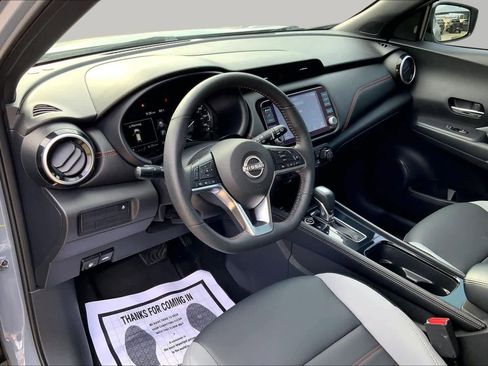 Used 2024 Nissan Kicks SR w/ SR Premium Package FWD image 16