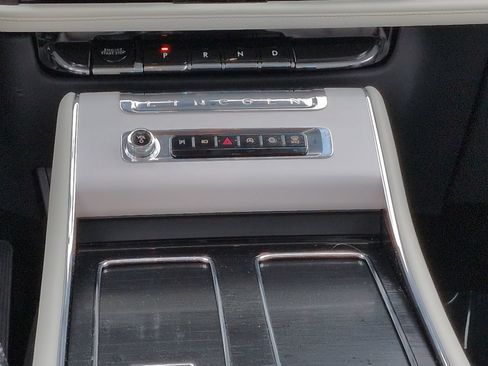 Certified 2026 Lincoln Aviator Reserve AWD/4WD image 19