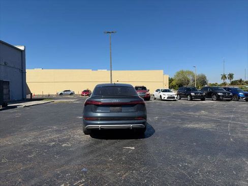 Used 2021 Audi e-tron Premium Plus w/ Premium Plus Package image 4