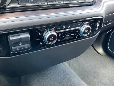 Used 2025 GMC Sierra 1500 SLT image 25