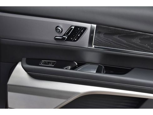 Certified 2026 Cadillac Vistiq Platinum image 35