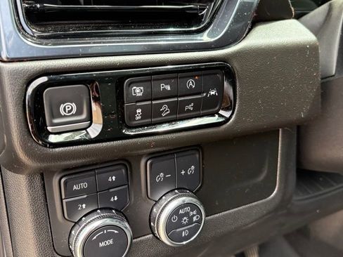 Used 2025 GMC Yukon XL AT4 w/ AT4 Premium Package image 4