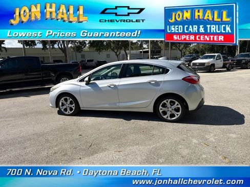Used 2018 Chevrolet Cruze Premier FWD image 5
