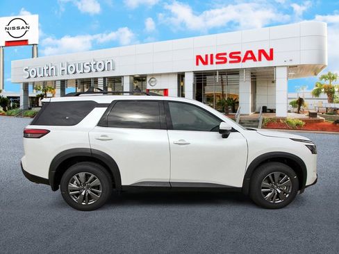 New 2025 Nissan Pathfinder SV image 5
