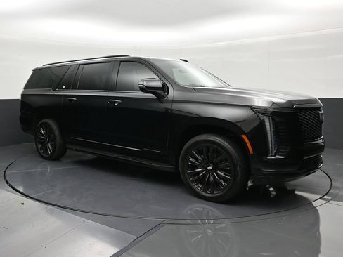 Used 2025 Cadillac Escalade ESV Sport w/ LPO, ONYX Package RWD image 7