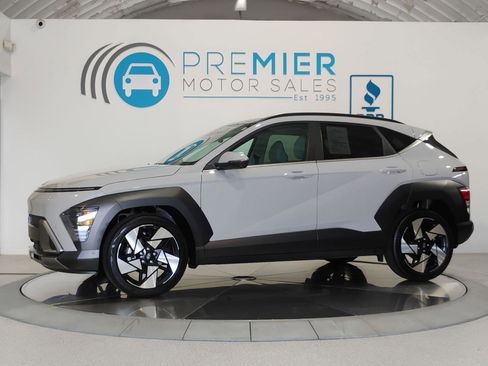 Used 2024 Hyundai Kona Limited FWD image 2