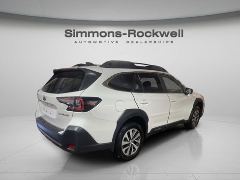 Used 2023 Subaru Outback Premium image 5