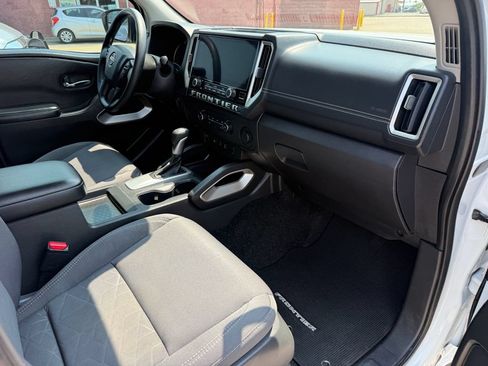 Used 2025 Nissan Frontier SV RWD image 15