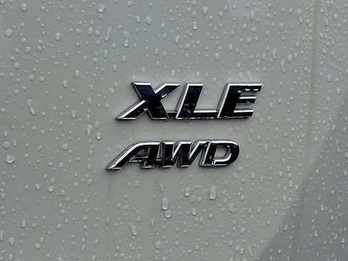 Used 2018 Toyota RAV4 XLE w/ Plus Extra Value Package image 29