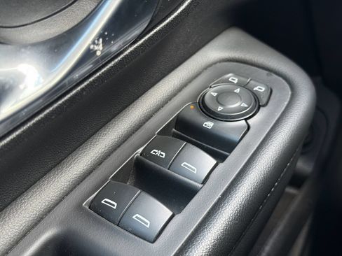 Used 2024 GMC Terrain SLT AWD/4WD image 11