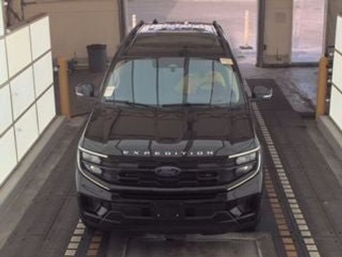 Certified 2025 Ford Expedition Max Active AWD/4WD image 9