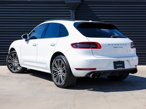 Certified 2018 Porsche Macan Turbo image 3