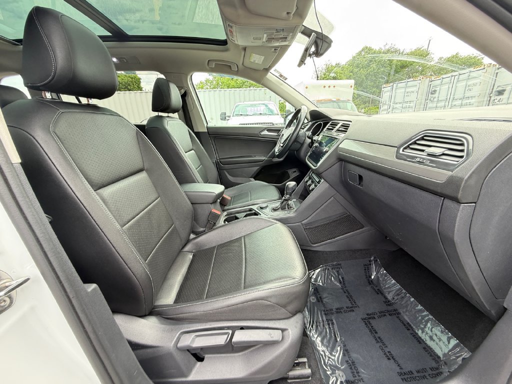 Used 2018 Volkswagen Tiguan SEL AWD/4WD image 26