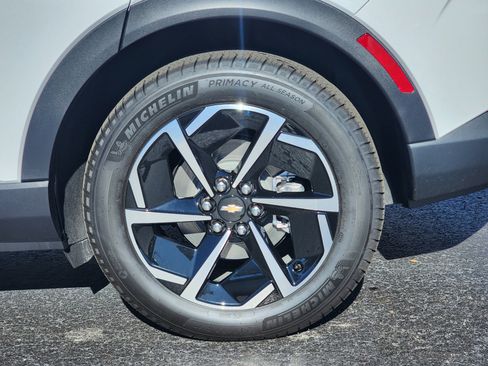 New 2026 Chevrolet Equinox EV LT image 10