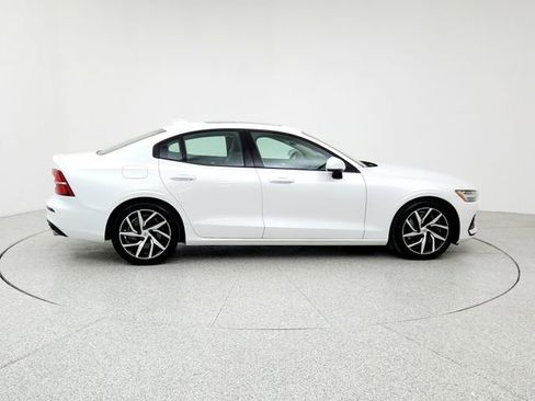 Used 2019 Volvo S60 T6 Momentum w/ Multimedia Package image 4