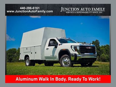 New 2025 GMC Sierra 3500 Pro w/ Convenience Package