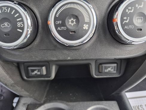 Used 2016 Mitsubishi Outlander Sport SEL AWD/4WD image 17