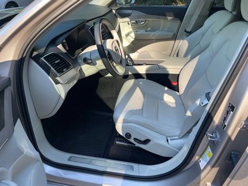 Certified 2024 Volvo XC90 B6 Plus w/ Protection Package AWD/4WD image 10