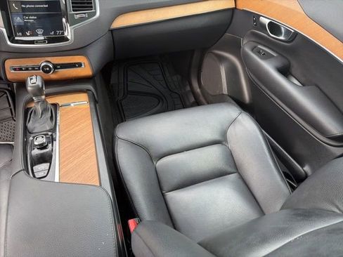 Used 2022 Volvo XC90 T6 Momentum w/ Climate Package image 26