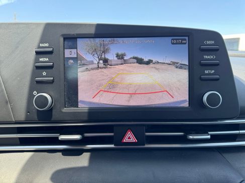 Used 2024 Hyundai Elantra SE FWD image 21