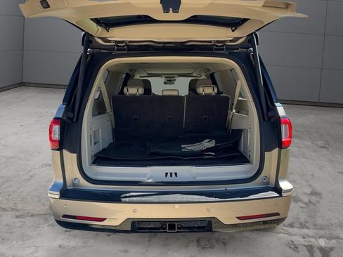 Used 2018 Lincoln Navigator L Select w/ Technology Package AWD/4WD image 19