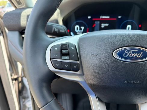 Used 2025 Ford Explorer Active AWD/4WD image 16