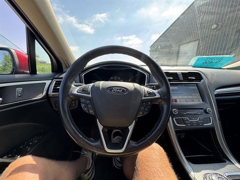 Used 2017 Ford Fusion SE w/ Equipment Group 201A FWD image 8