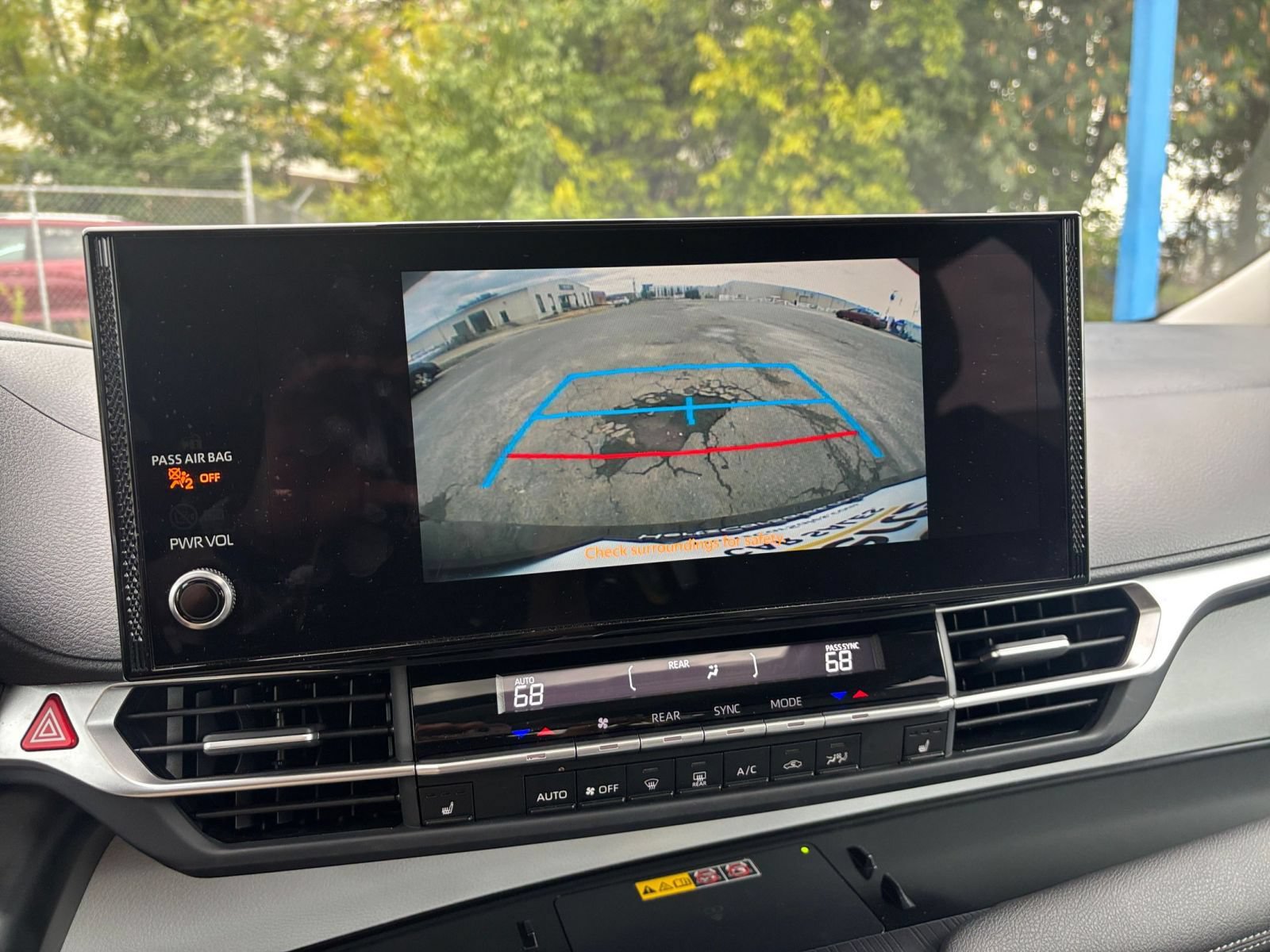 Used 2025 Toyota Sienna XLE FWD image 26