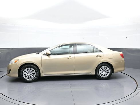 Used 2012 Toyota Camry LE FWD image 9