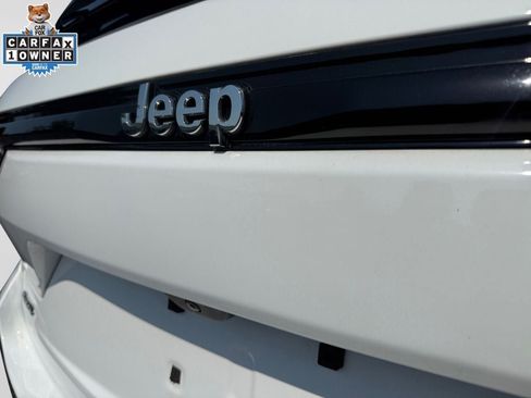 Certified 2023 Jeep Grand Cherokee Overland AWD/4WD image 18