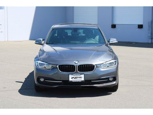 Used 2018 BMW 328d xDrive Sedan w/ Convenience Package AWD/4WD image 5