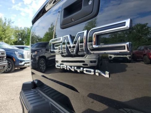 Used 2022 GMC Canyon Elevation w/ Elevation Premium Package AWD/4WD image 6