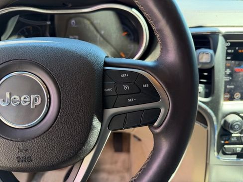 Used 2018 Jeep Grand Cherokee Overland AWD/4WD image 17