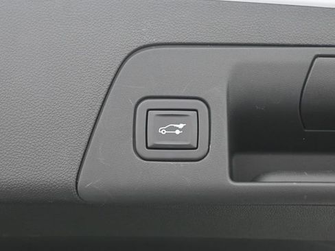 Used 2022 Buick Envision Avenir w/ Technology Package II FWD image 31