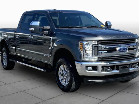Used 2018 Ford F250 XLT w/ XLT Premium Package AWD/4WD image 3