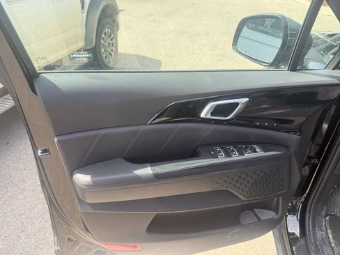 Used 2025 Kia Carnival SX Prestige FWD image 8