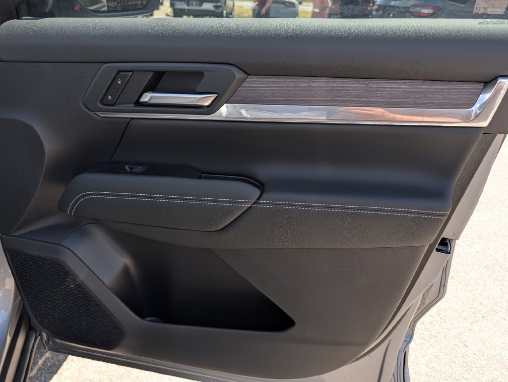New 2027 GMC Terrain Denali w/ LPO, Floor Liner Package AWD/4WD image 32