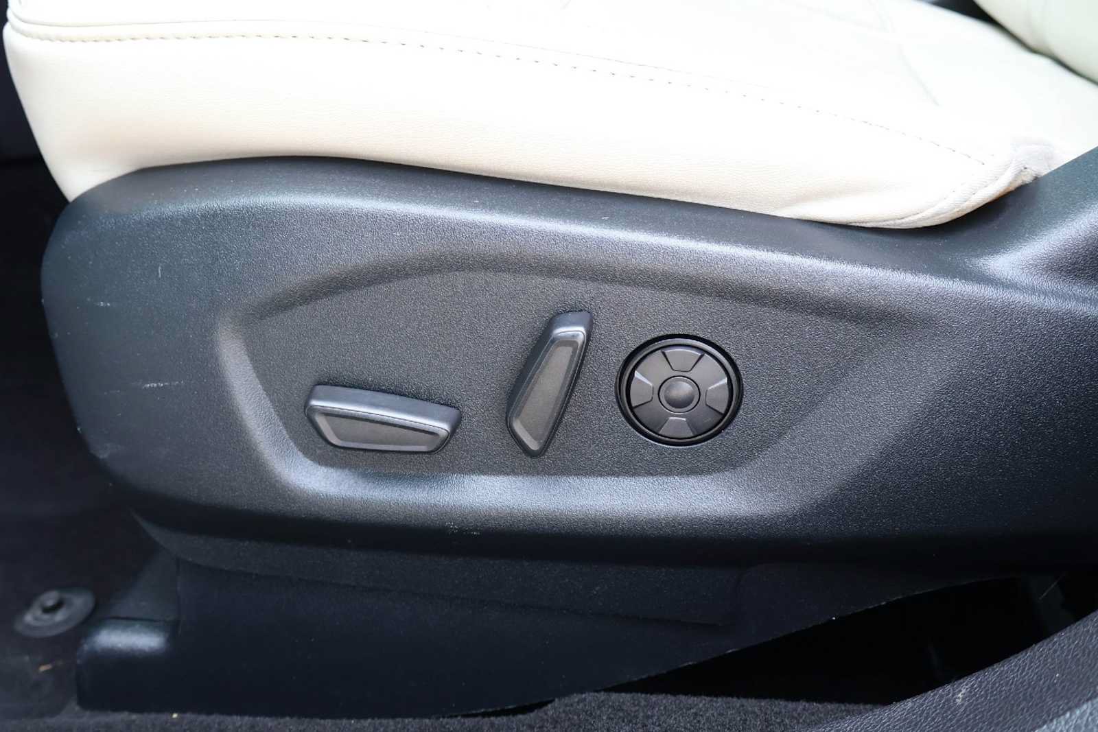 Used 2019 Ford Explorer Platinum AWD/4WD image 24