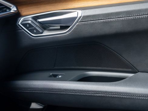 Used 2023 Audi e-tron GT Premium Plus image 14