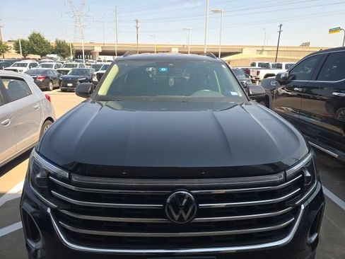 Used 2024 Volkswagen Atlas SE FWD image 3