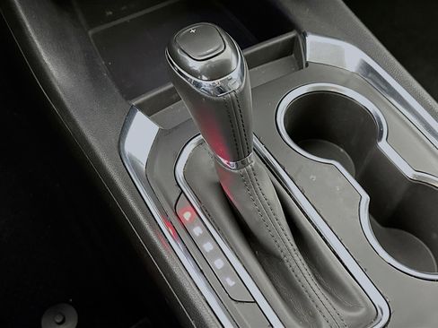 Used 2019 Chevrolet Traverse LT image 24