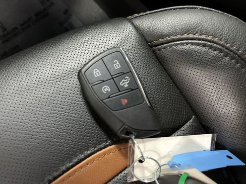 Used 2023 GMC Sierra 1500 AT4 w/ Technology Package image 30