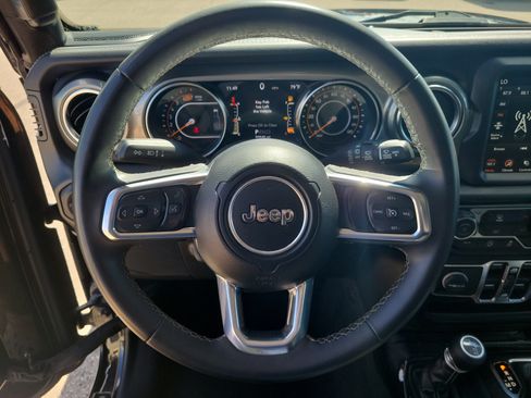 Used 2023 Jeep Wrangler Unlimited Sahara AWD/4WD image 21