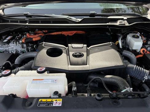Used 2024 Toyota Tundra Limited AWD/4WD image 35