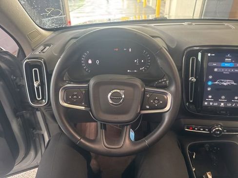 Used 2025 Volvo XC40 B5 Core AWD/4WD image 12
